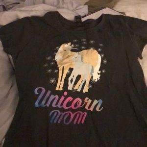 Black “unicorn mom “ t-shirt🦄